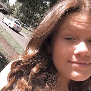 Meet your Posher, Emilee